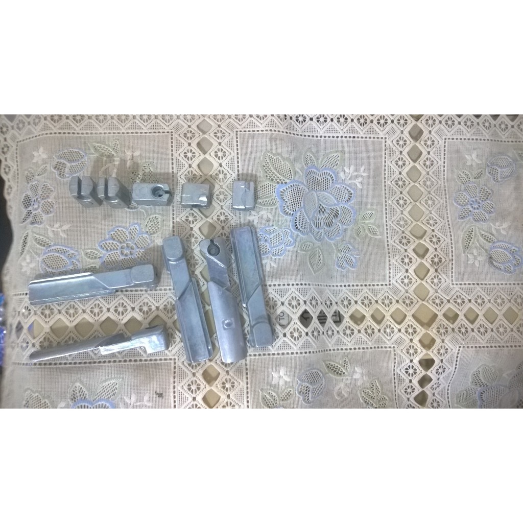lưỡi gà + cục chặn cho xe 67