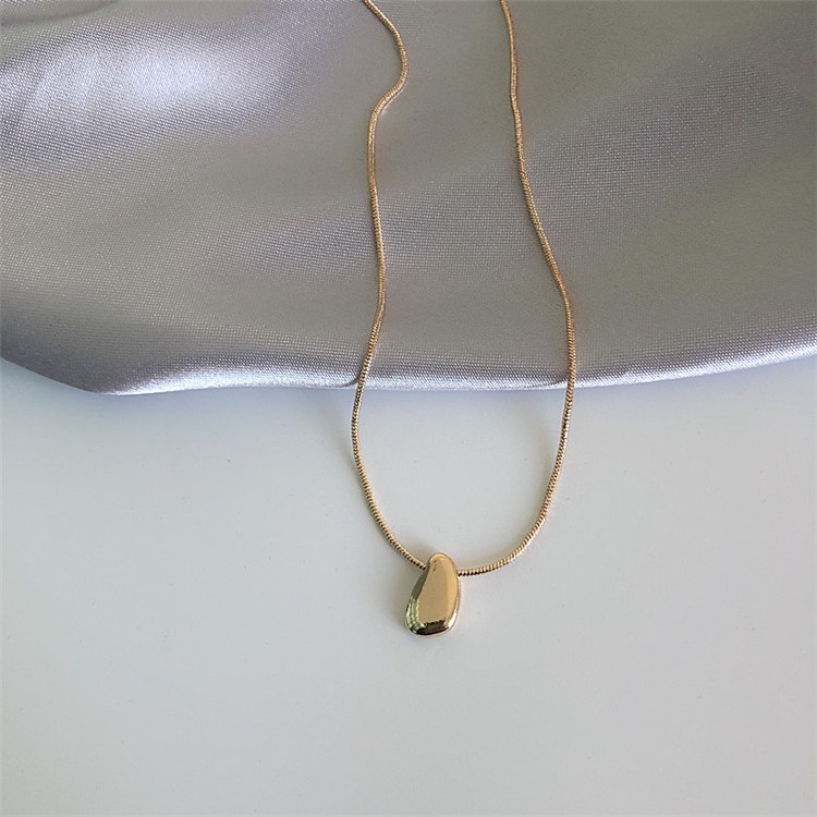 Vòng cổ thiết kế đơn giản sang trọng dành cho nữ