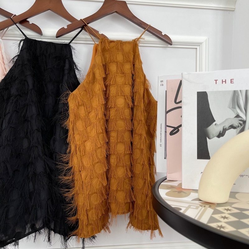 ÁO YẾM YI TOP thiết kế độc lạ với chất vải tua rua form rộng oversize với cổ yếm xinh xắn