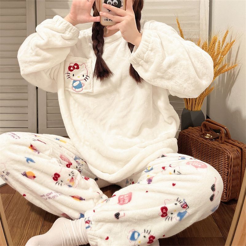 Trẻ con gái. Bộ Đồ Ngủ Chất Nỉ Dày Dặn Họa Tiết Hello Kitty Dễ Thương Thời Trang Thu Đông Cho Nữ