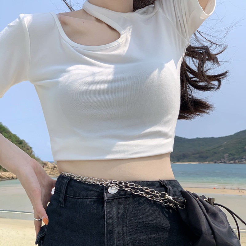 Áo croptop thun cut-out bắt xéo cổ cá tính 2021