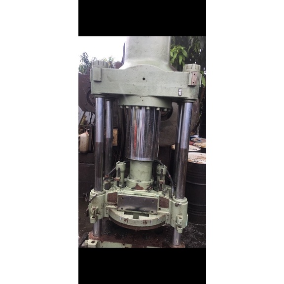 Máy ép thủy lực 180 tấn - Nhật thanh lý