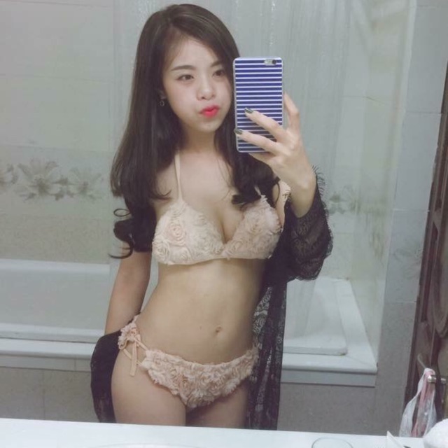 Bikini hoa nổi - Ảnh thật 