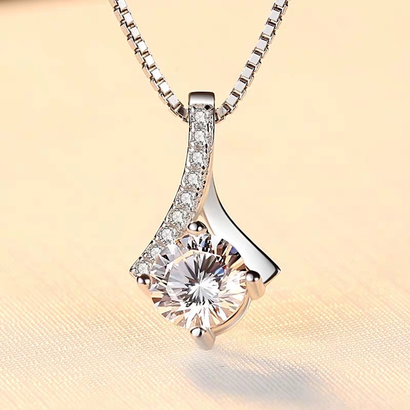 Vòng cổ Mặt Hình Xương Cá Đính Đá Zircon