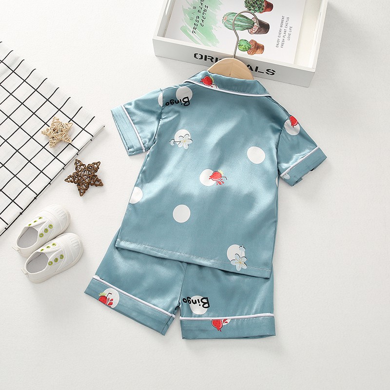 Bộ đồ ngủ vải lụa Satin mỏng ngắn tay họa tiết gấu đáng yêu cho bé trai gái