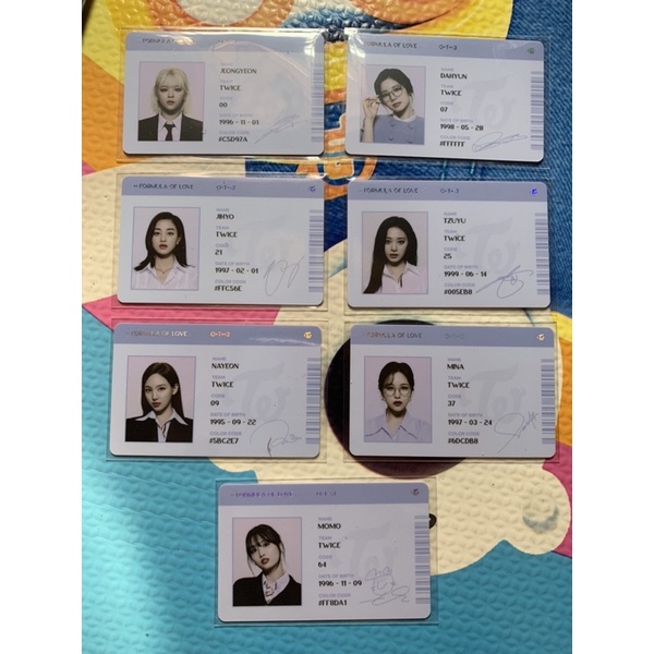 Card ảnh thành viên nhóm TWICE - ID xanh/đỏ album Formula of Love