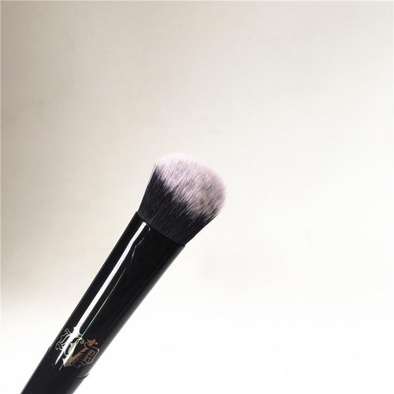 Cọ Che Khuyết Điểm K lock-it edge 35 Độ Kat Von D