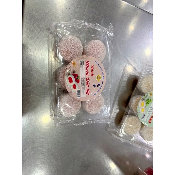 Bánh dẻo mochi đậu xanh. dâu Tây. rong biển