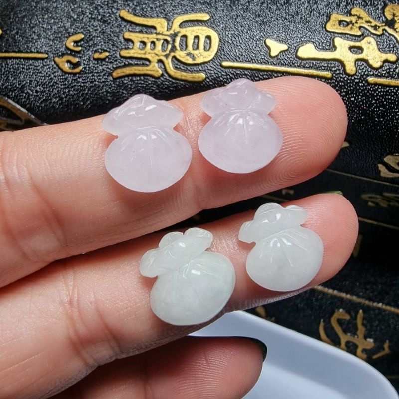 Mặt Túi Tiền Màu Trắng Ngọc Có Lỗ Xỏ Vòng Tay