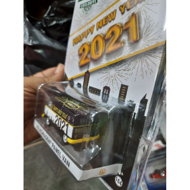 xe Greenlight Volkswagen Panel Van phiên bản Happy New Year 2021