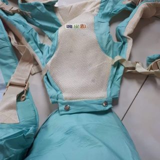 Địu cho bé của Quỳnh Anh