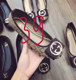 Combo 4 đôi giày giá 350k ( chị Thu) 