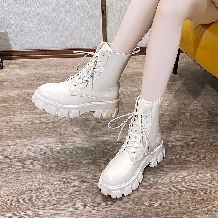 BOOTS NỮ CỔ LỬNG THẮT DÂY KHÔNG KHÓA KÉO ĐẾ CAO 6CM KHÔNG ĐỘN