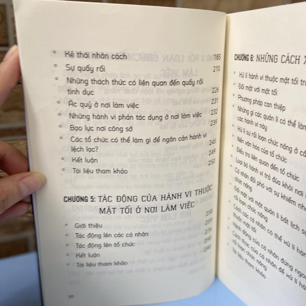 Sách: Mặt Tối Nơi Công Sở - Xử Lí Những Hành Vi Khiếm Nhã, Rối Loạn Chức Năng Và Lệch Lạc - Minh Long