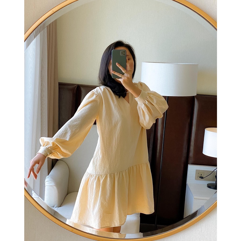 Đầm form rộng màu kem