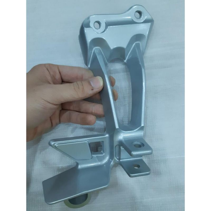 Gác Chân sau taurus zin chính hãng yamaha