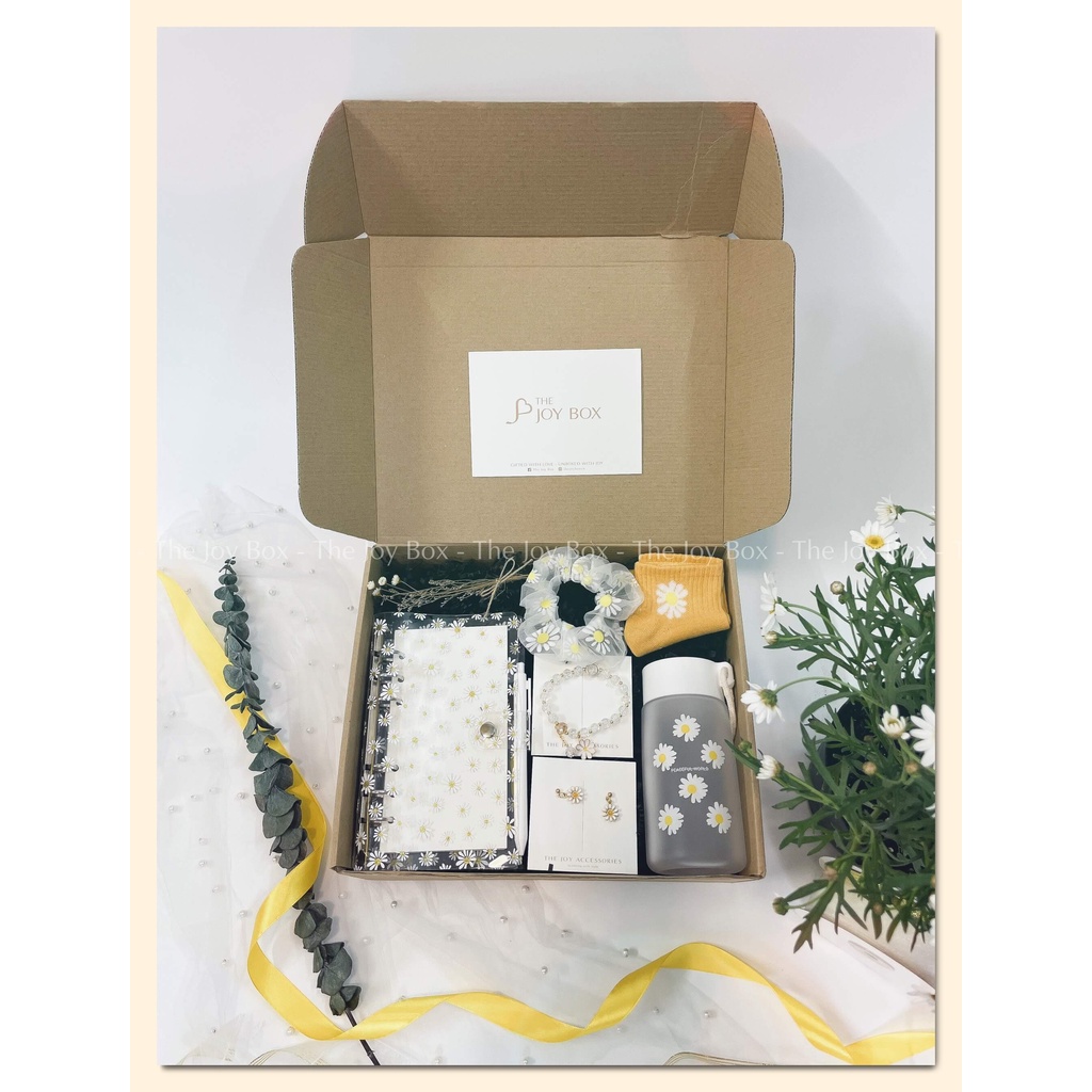 Quà tặng bạn nữ DAISY -  Combo sổ, bình nước, scrunchies chủ đề hoa cúc tặng bé gái, bạn gái, cô bạn thân THE JOY BOX