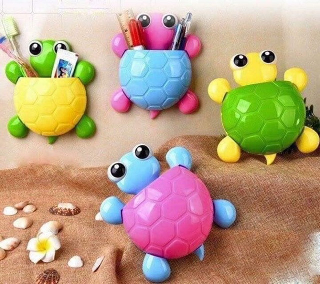 BỌ RÙA VÀ RÙA ĐỰNG BÀN CHẢI VÀ KEM ĐÁNH RĂNG .