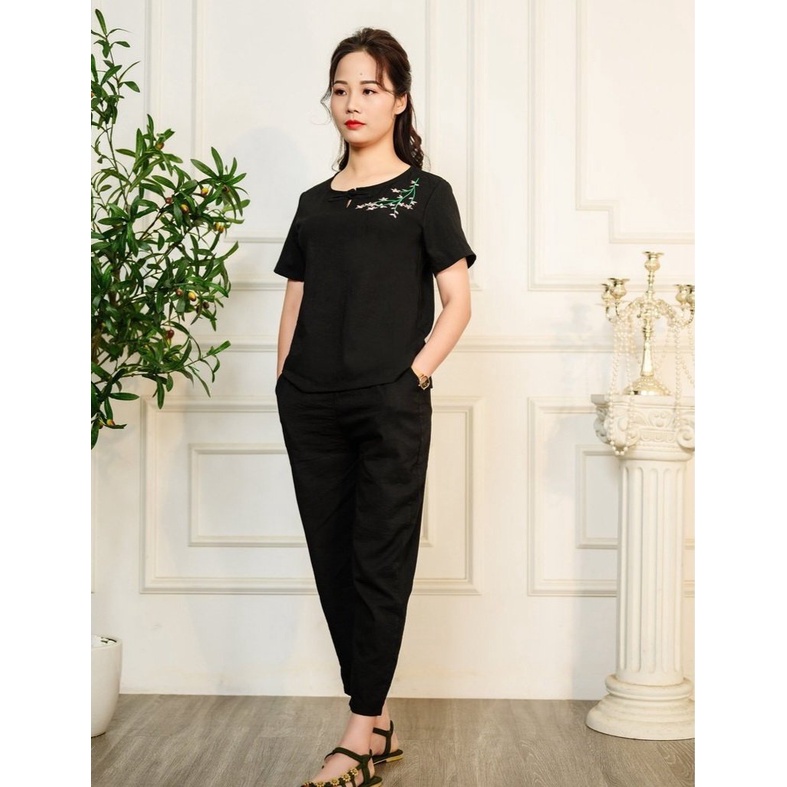Bộ đồ nữ họa tiết thêu hoa thiết kế cúc tàu sang trọng. chất liệu đũi mềm mát thích hợp mọi lứa tuổi Ảnh thật 100%