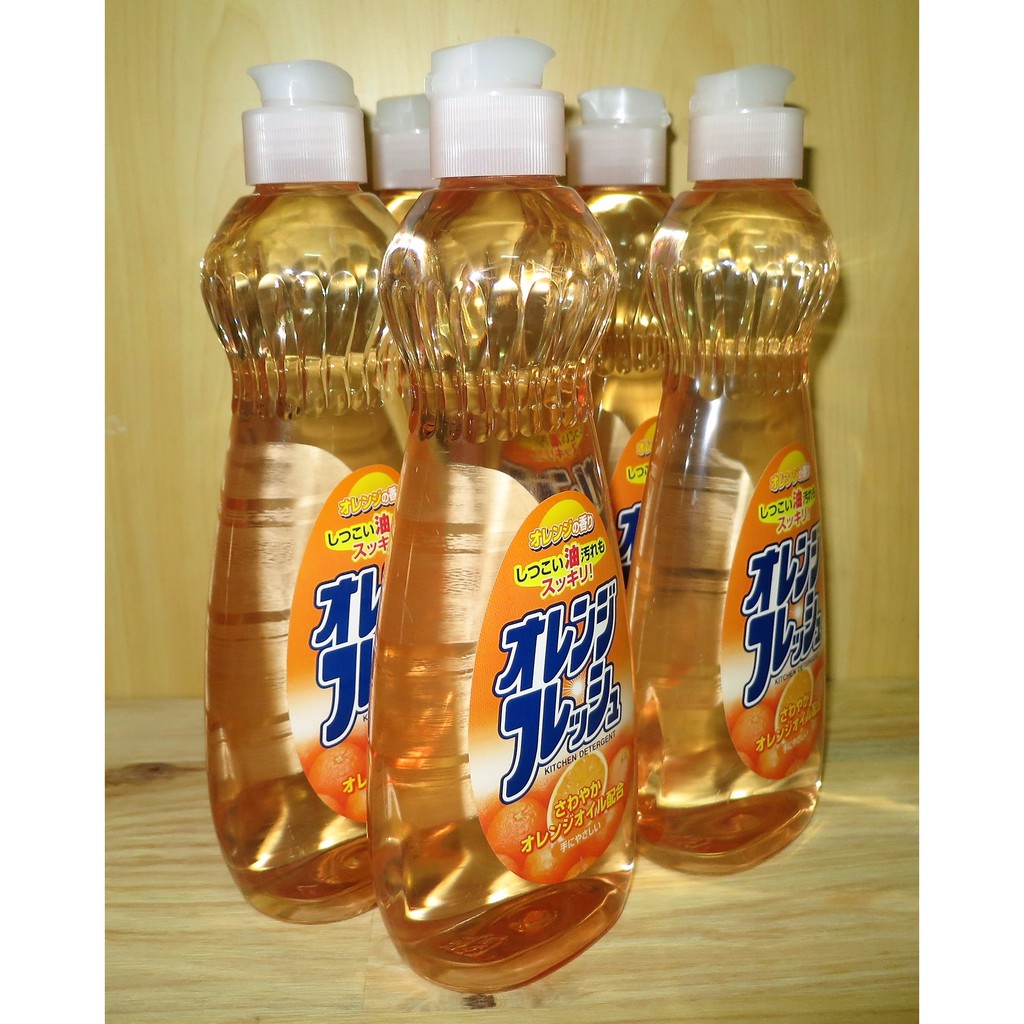 Chai nước rửa bát chén hương cam 600ml Rocket Nhật Bản