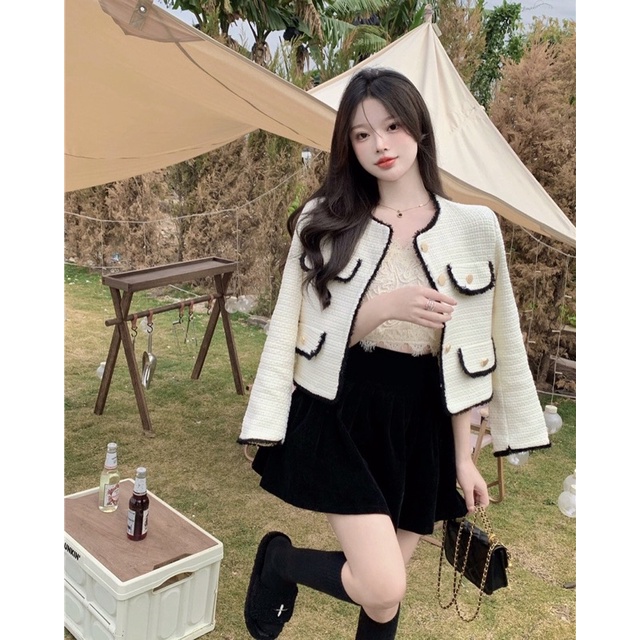 Áo khoác dạ tweed viền đen cúc vàng sang chảnh tiểu thư