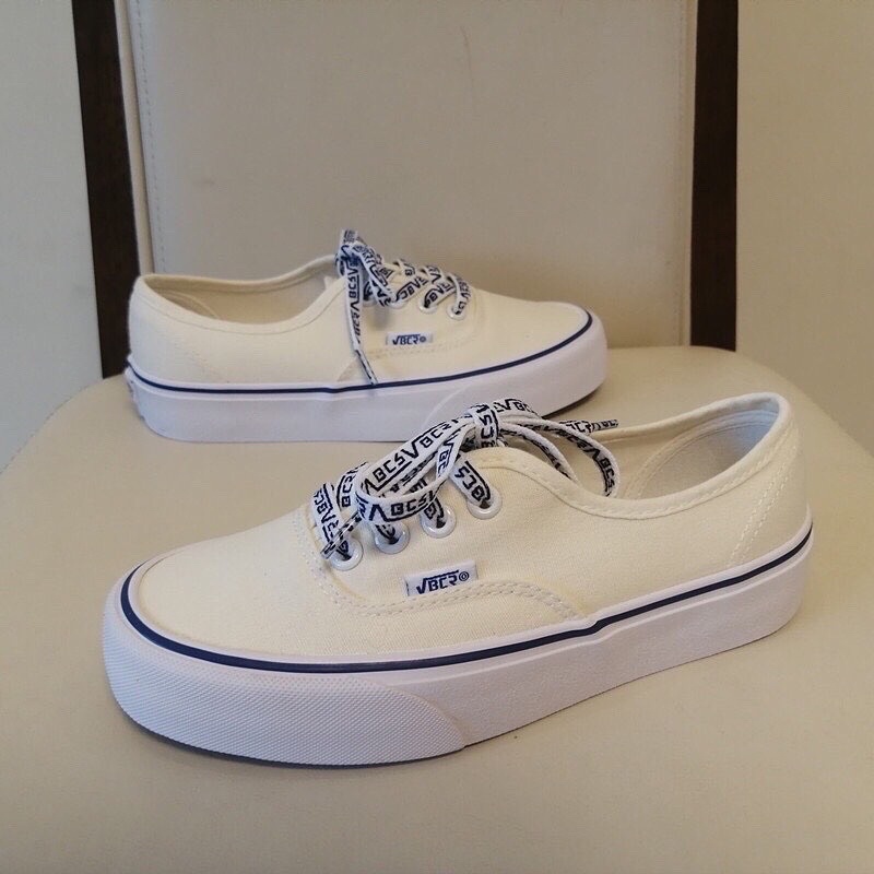 Giày Dáng Vans Màu Be Hoạ Tiết Độc Đáo