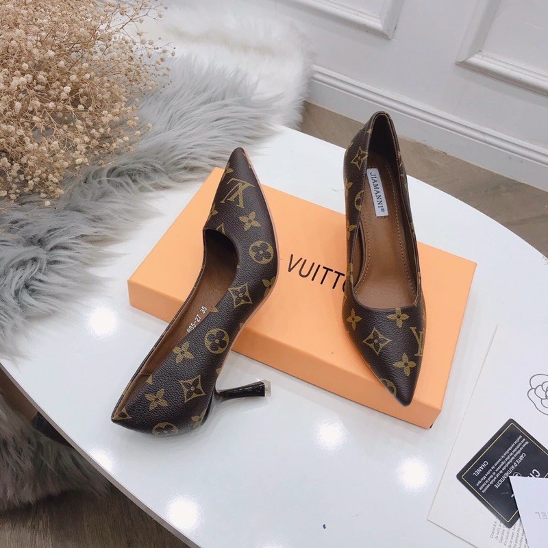 Giày cao gót hoạ tiết nâu