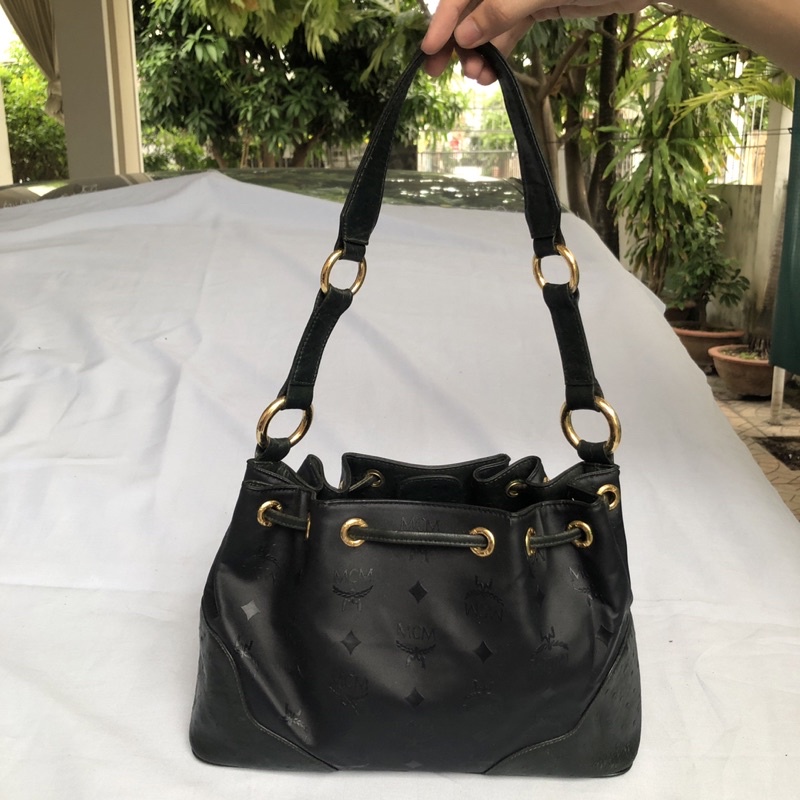 Túi chuẩn si. Túi qua sử dụng. Khách vui lòng xem hình nếu muốn biết thêm thông tin sản phẩm mời khách vô chat. Thanks .