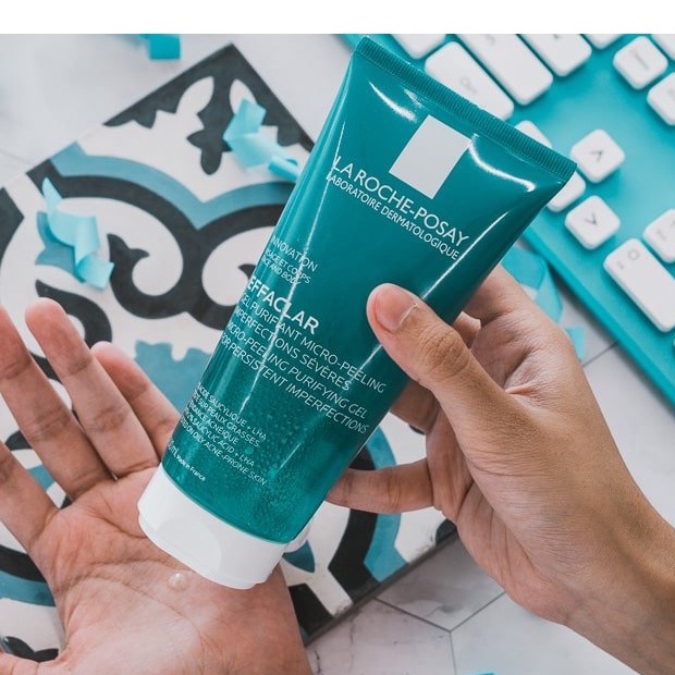 Gel Rửa Mặt Và Tắm Giúp Giảm Mụn La Roche-Posay Effaclar Micro-Peeling Purifying Gel