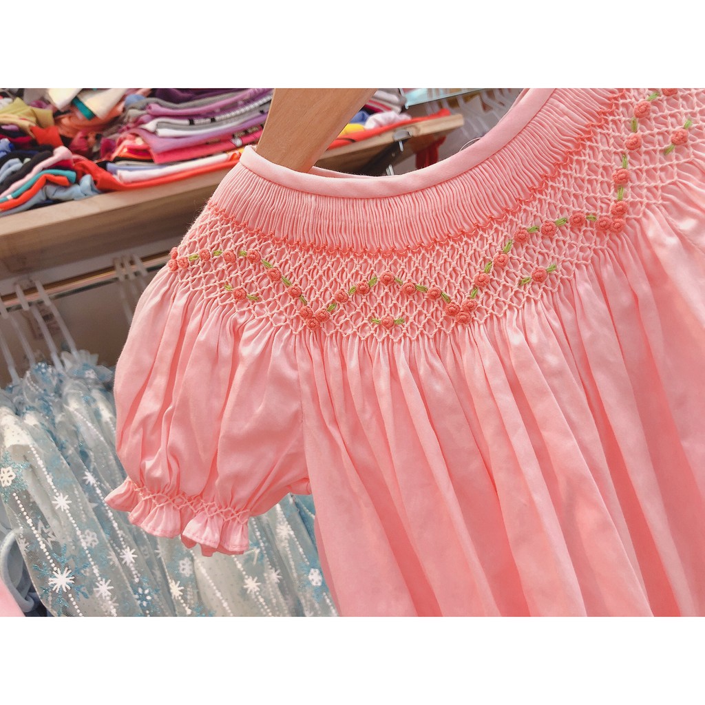 Váy smock hồng thêu hoa cổ tròn
