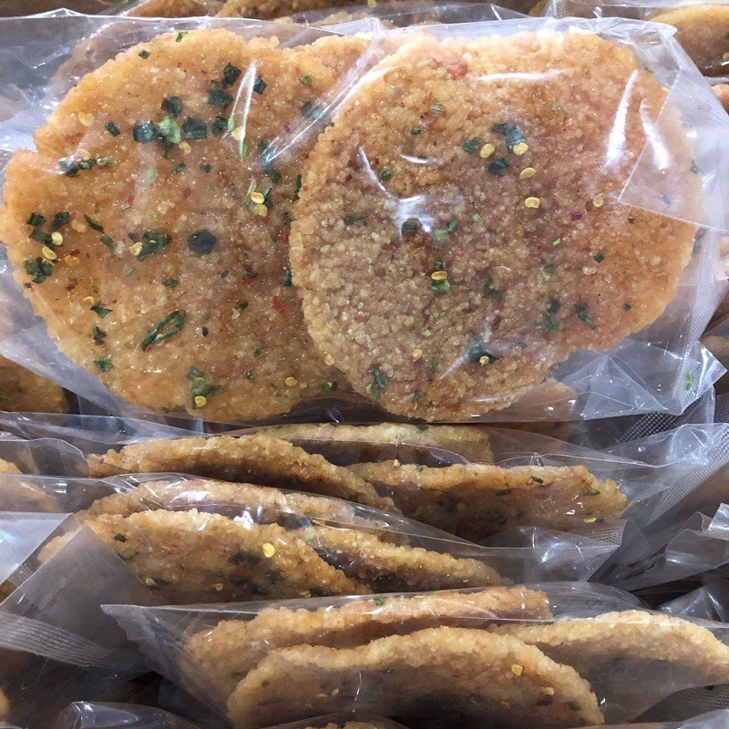 Cơm cháy mắm hành 100g, vị mặn ngọt, cay cơm chiên mắm hành Trung Trang giòn ngon - Tiệm tạp hóa tháng năm