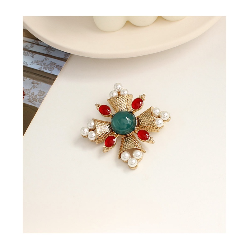 Vintage Japanese Baroque Western Pearl Vintage Palace Emerald Brooch Female Accessories Brooch Brooch
