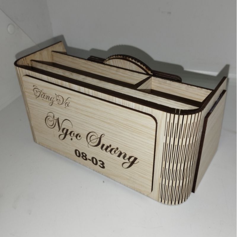 KỆ ĐỰNG BÚT ĐỂ BÀN - KHẮC TÊN MIỄN PHÍ THEO YÊU CẦU