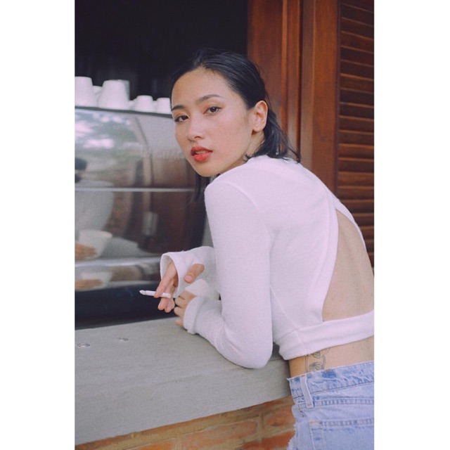 Áo croptop tay dài cổ tròn body hở lưng vạt chéo by SGGz