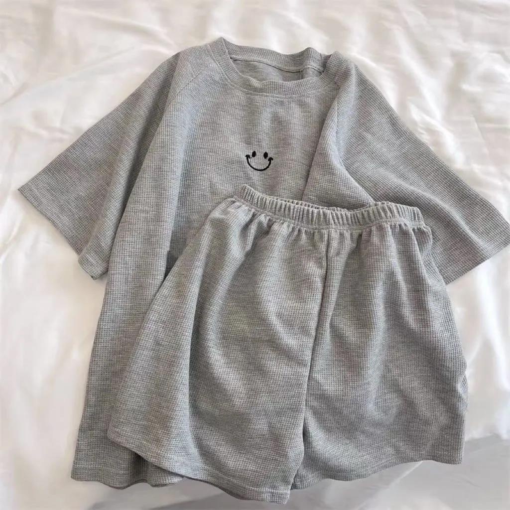 Bộ Đồ Ngủ Áo Tay Ngắn Phối Quần Short Vải Lụa Lạnh Mỏng Dáng Rộng Thoải Mái Thời Trang Mùa Hè Cho Học Sinh