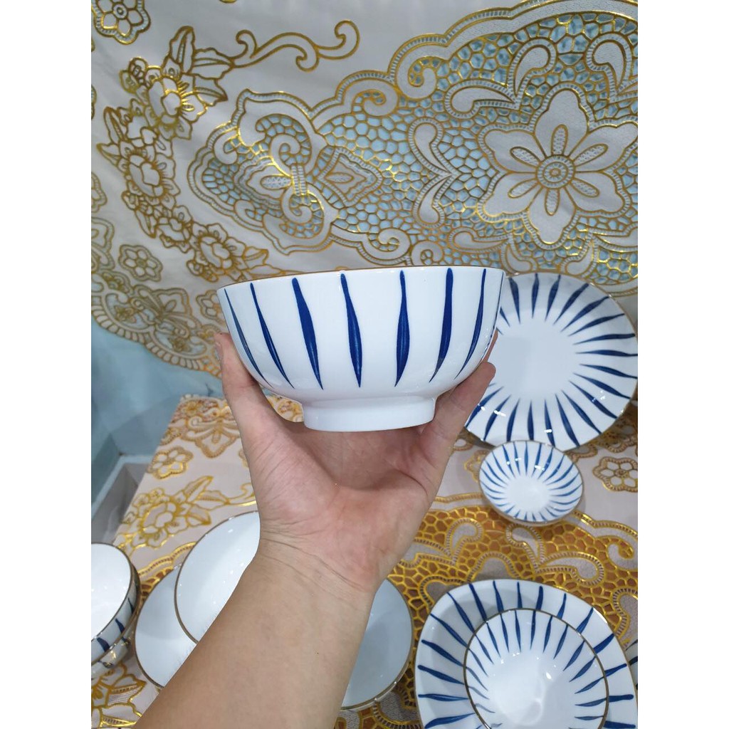 đủ 3 cỡ 15cm,18cm,20cm ,mèn dầy dặn,cầm không bị nóng,viền vàng cực sang trọng,dùng được vi sóng