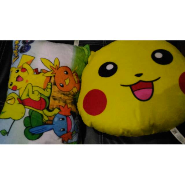 Gối Ôm Hình Pikachu Xinh Xắn Êm Ái