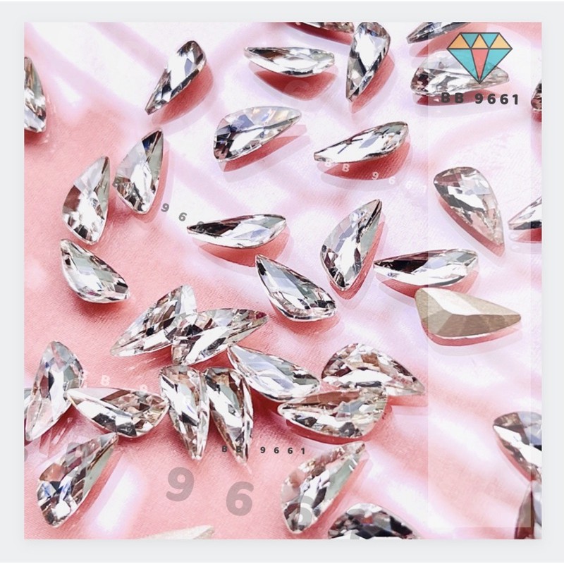 4.500 vnd Đá khối/ Giọt nước méo/ trang trí móng tay nail/ Size 3.5*8mm