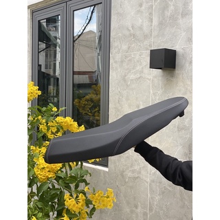 Yên xe Sirius gọt góc cạnh 2 tầng , da đen may chỉ trắng