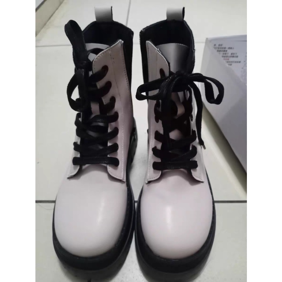 Giày Bốt Martin Nữ Cổ Cao Đế Dày Cá Tính Thời Trang Phong cách Hàn Quốc Cao Cấp Kèm Chi Tiết Ở Cuối