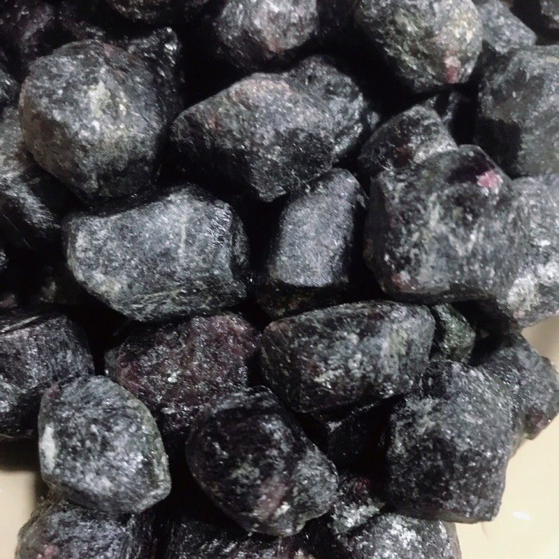 đá ngọc hồng lựu garnet thô tự nhiên