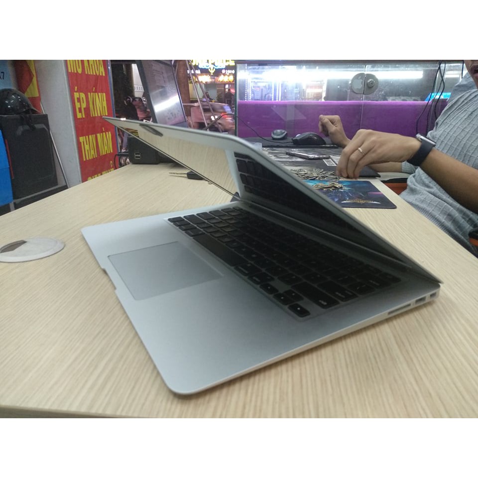 MacBook Air Cũ 13 inch Core i5 (Early 2016)