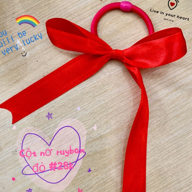 Cột tóc nơ ruyban đỏ xinh iu style tiểu thư