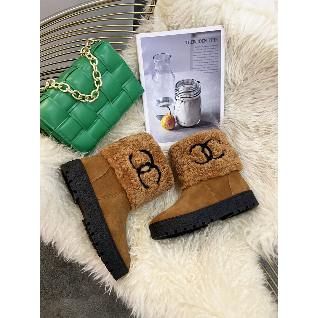 Boot nữ lông da thật thời trang cao cấp 𝘾𝙝𝙖𝙣𝙚𝙡 𝘾𝙝𝙖𝙣n𝙚𝙡 CN thiết kế phần lông ôm chân ấm áp, thoải mái