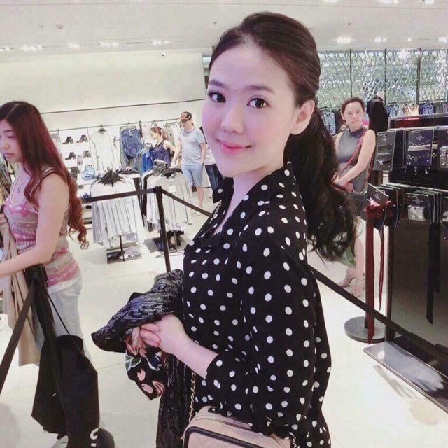 Váy chấm bi