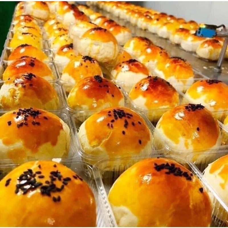 Bánh Trứng Chảy Ngàn Lớp PIKA SNACK Nhân Trứng Muối Ngập Sốt _ Ăn Vặt Hà Nội _ TRUNGCHAY
