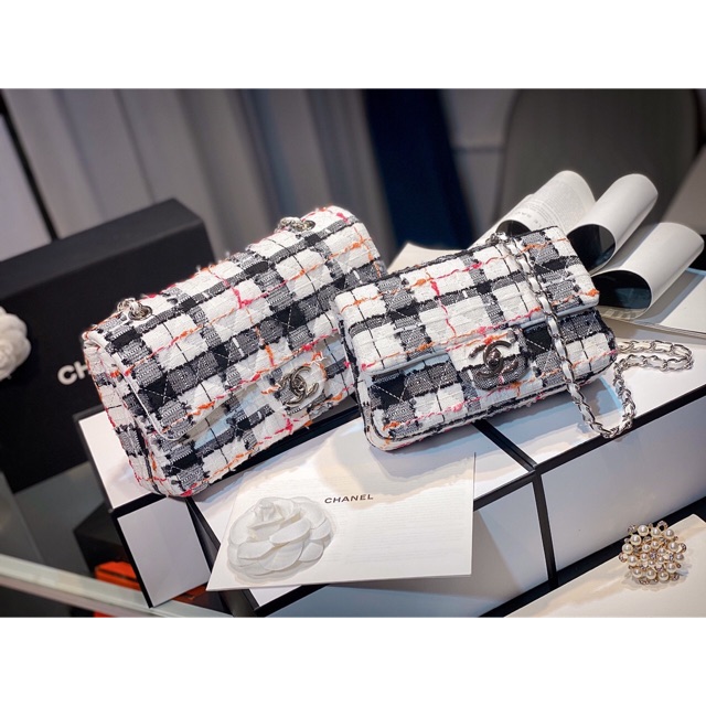 Túi đeo chéo CLASSIC DẠ mày trắng đen khoá bạc sang trọng fullbox có hộp