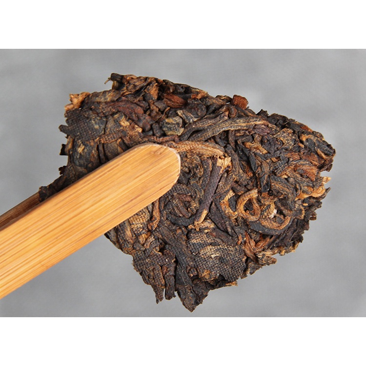 BÁNH TRÀ PHỔ NHĨ CHÍN VÂN NAM KIM NHA LÃO BAN CHƯƠNG 11 NĂM TUỔI 357 GRAM (NĂM SẢN XUẤT 2011)