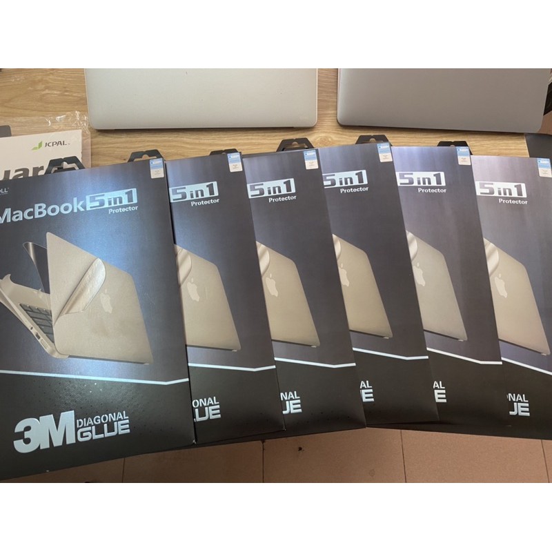Bộ dán Macbook 16” 2019 Mocoll , JCPal 5in1 Macguard Silver và Gray, tặng kèm chai vệ sinh máy JCPAL chính hãng | BigBuy360 - bigbuy360.vn