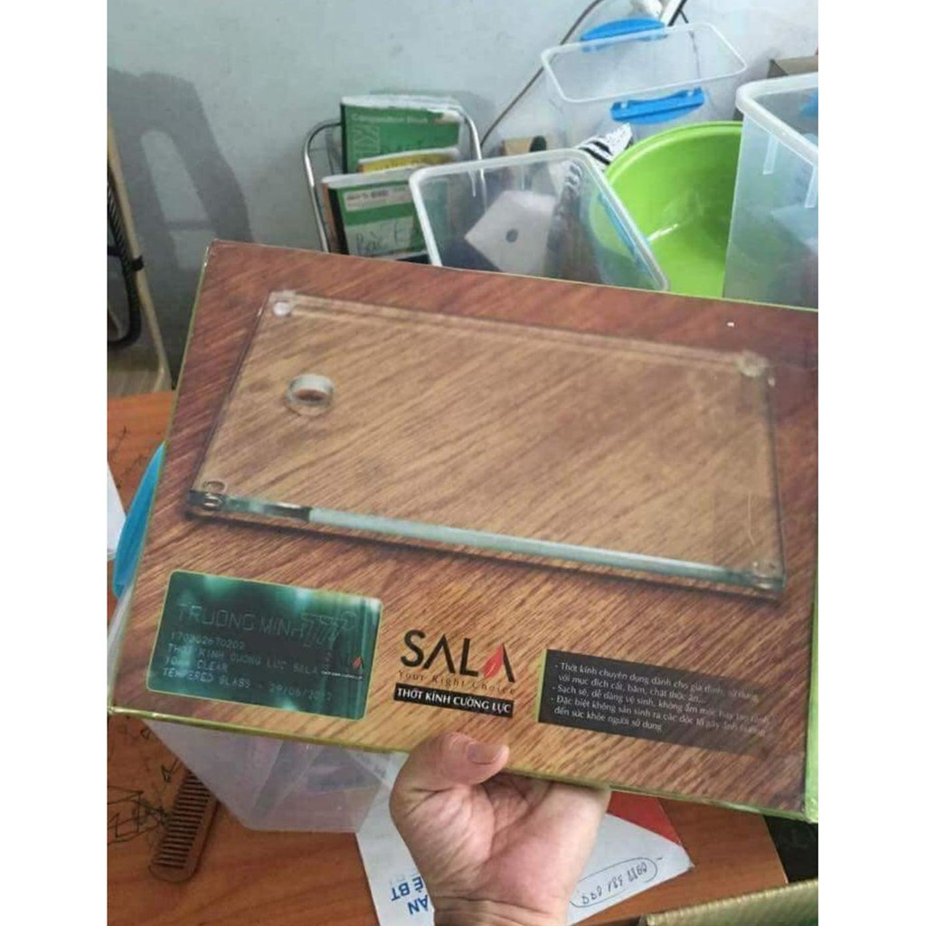 Thớt kính cường lực Sala trong suốt size 33 x 23 x 1.2 cm